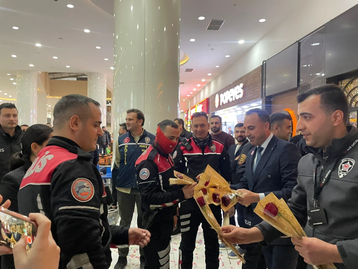 Mardin'de kavga ihbarına giden polislere s&uuml;rpriz kutlama