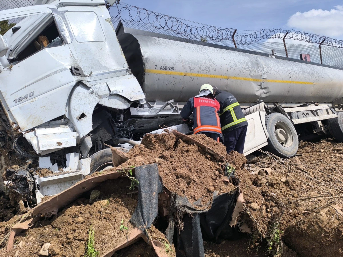 Mardin&rsquo;de kontrolden &ccedil;ıkan yakıt tankerinin s&uuml;r&uuml;c&uuml;s&uuml; yaralandı