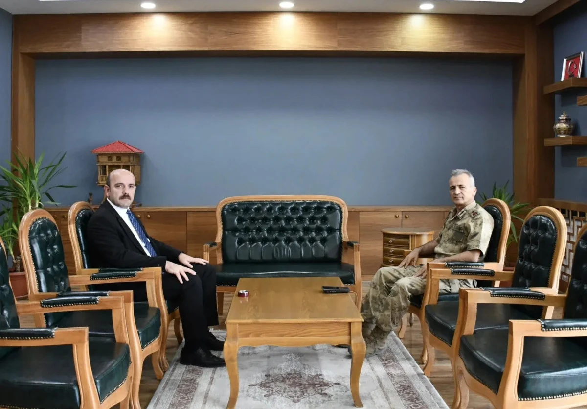 Mardin'de Kurumlar Arası Eş G&uuml;d&uuml;m: İl Jandarma Komutanı'ndan Artuklu Kaymakamlığı'na Ziyaret