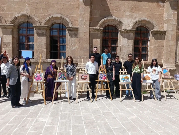 Mardin&rsquo;de Lise &Ouml;ğrencilerinden Resim Sergisi