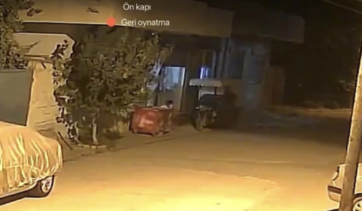 Mardin&rsquo;de maskeli şahıs, gencin telefonunu kapıp ka&ccedil;tı