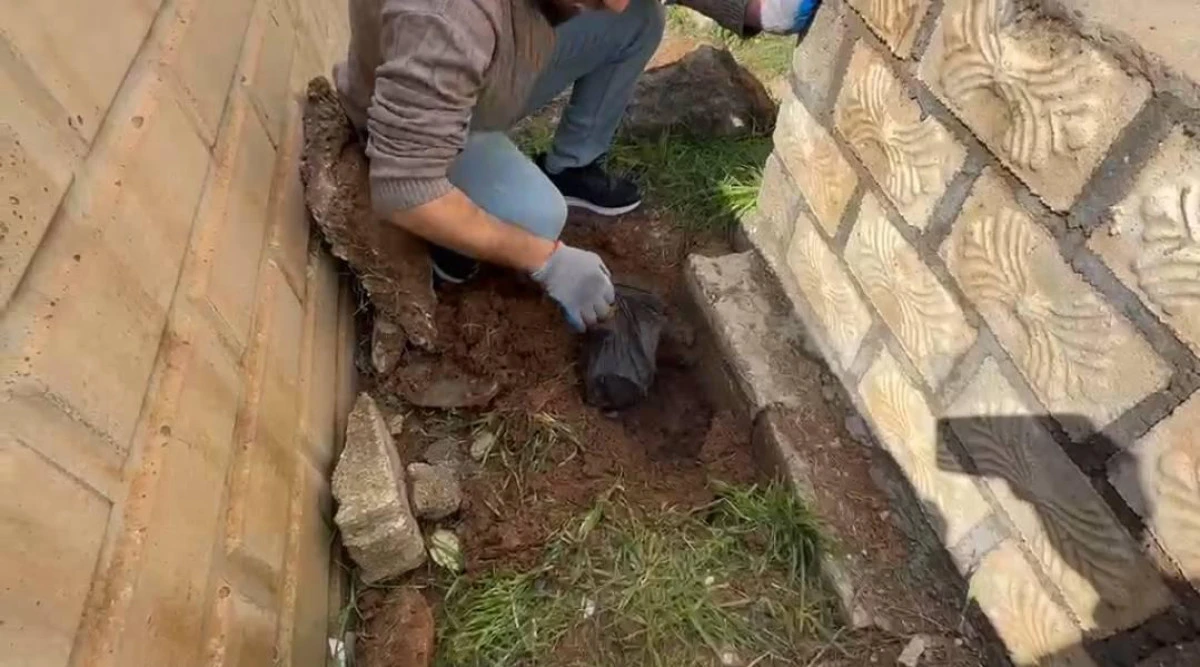 Mardin'de mezarlıkta  eroin ele ge&ccedil;irildi