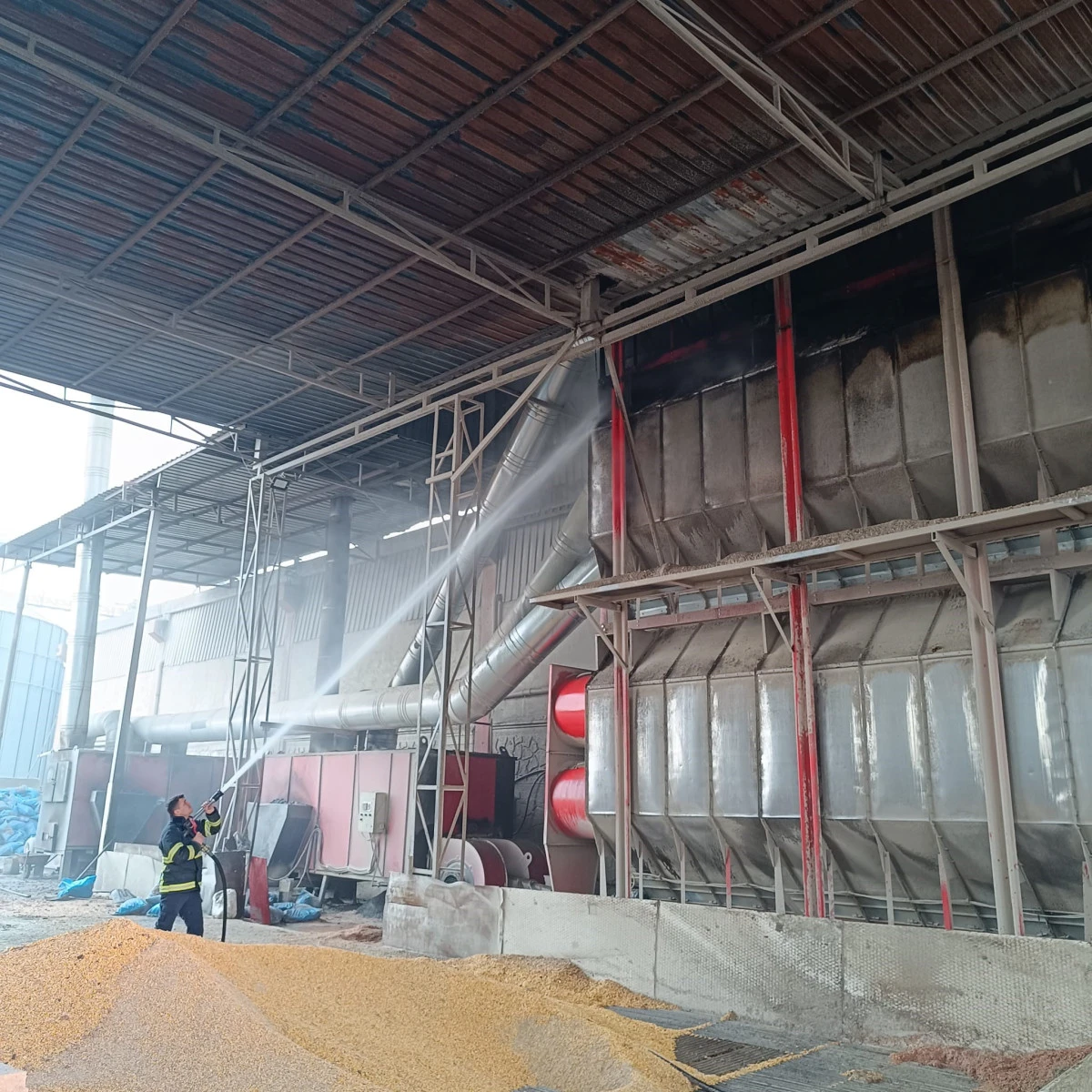 Mardin&rsquo;de mısır kurutma tesisinde yangın