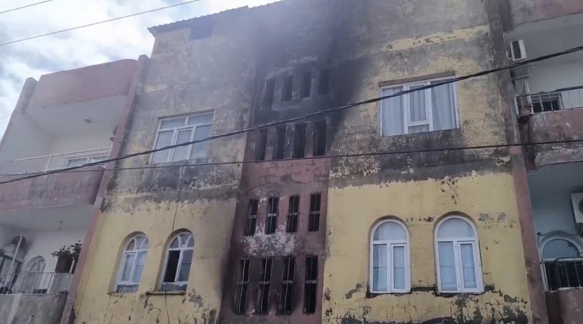 Mardin'de m&uuml;stakil evde &ccedil;ıkan yangında 4 kişi dumandan etkilendi