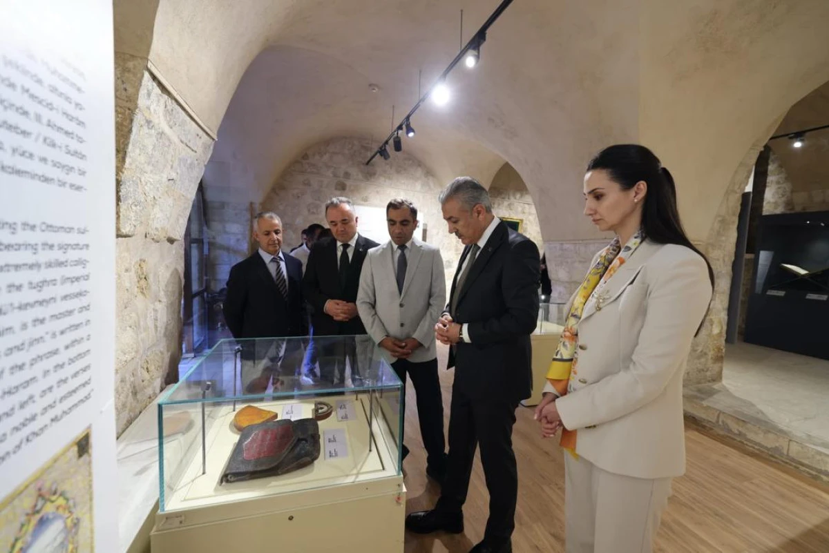 Mardin&rsquo;de &ldquo;Osmanlı&rsquo;nın Mukaddes Emanetleri&rdquo; Sergisine Ziyaret