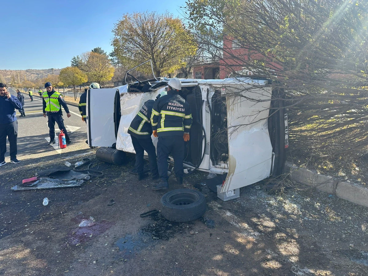 Mardin'de otomobil devrildi: 3 yaralı