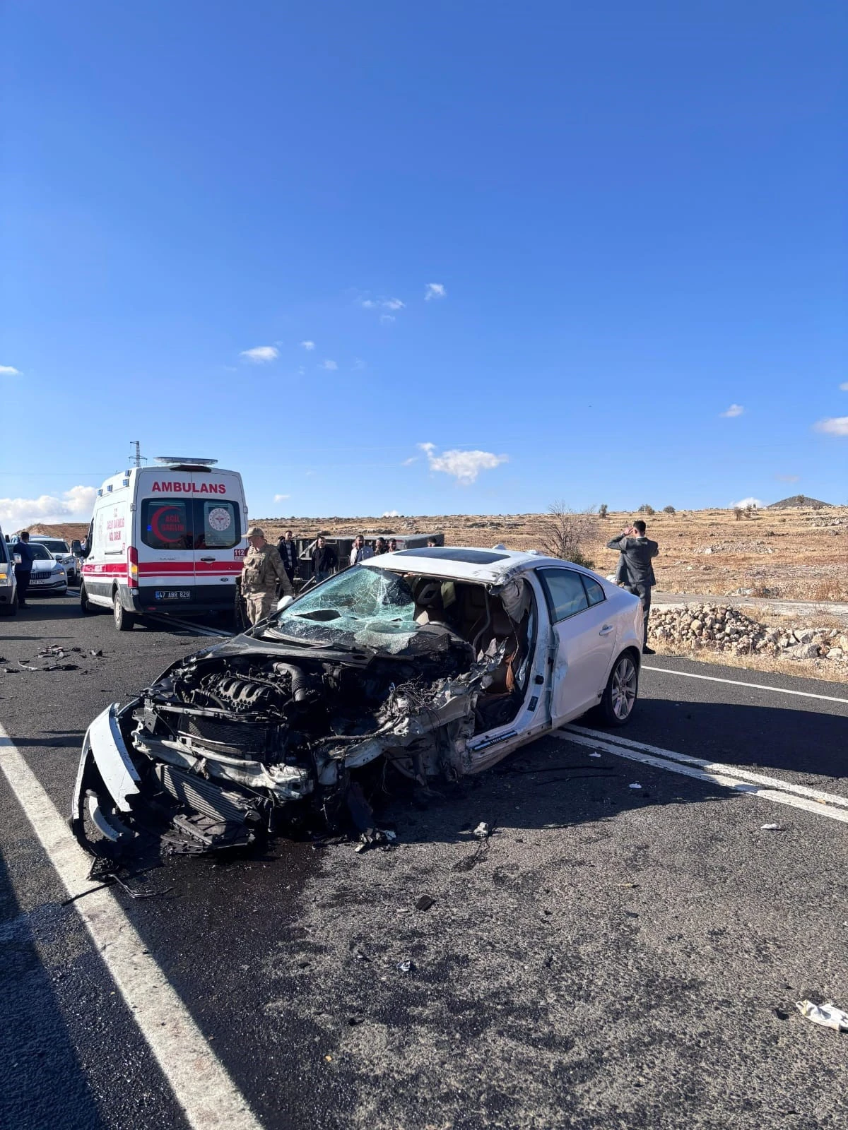 Mardin'de otomobil ile açık kasa kamyonet çarpıştı: 2 yaralı