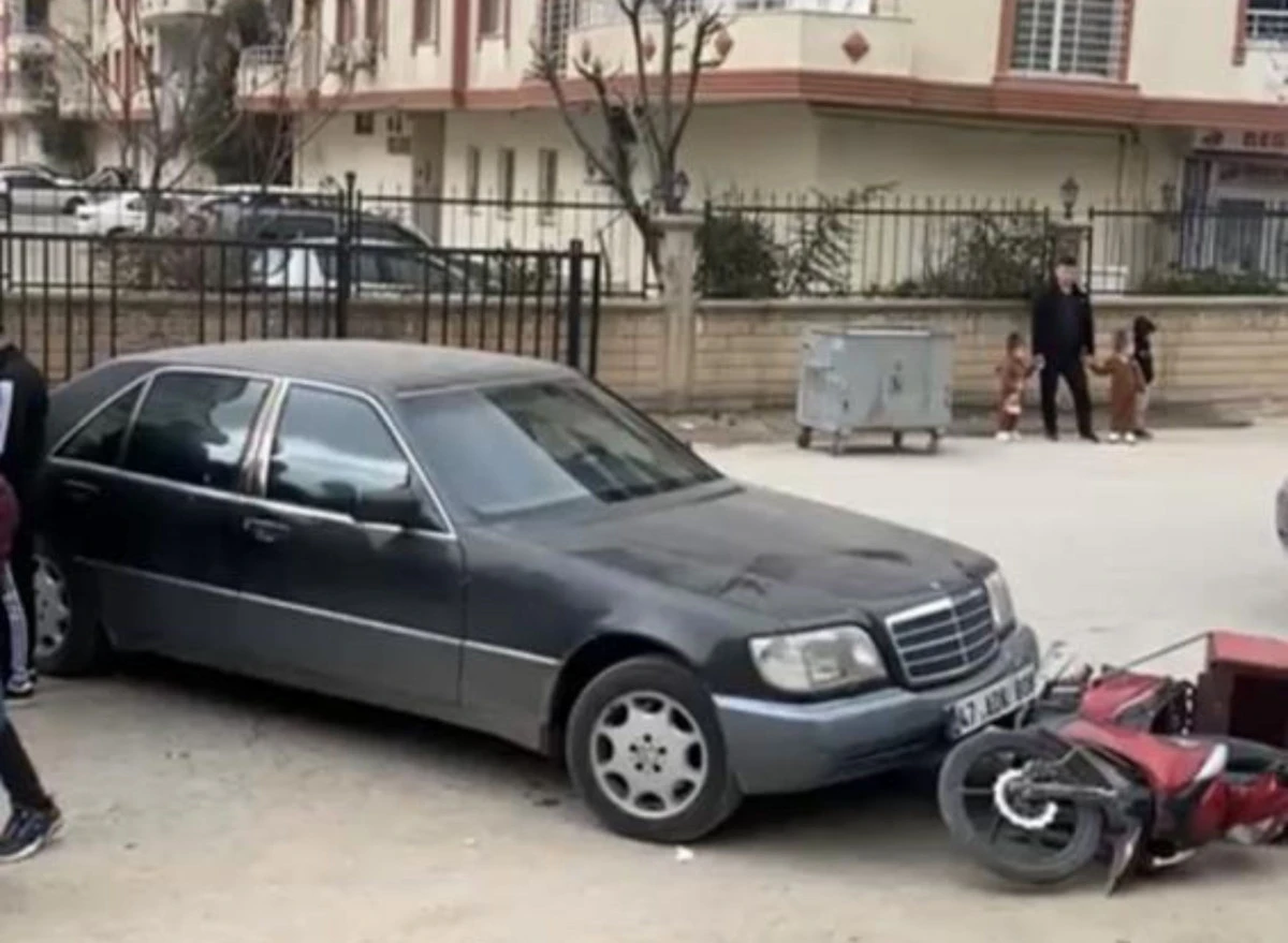 Mardin'de otomobil ile motosiklet &ccedil;arpışt