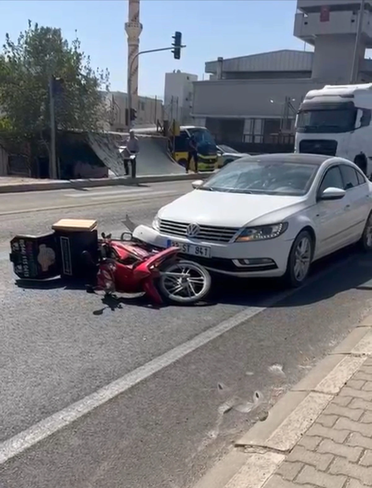 Mardin'de otomobil ile motosiklet çarpıştı: 1 yaralı