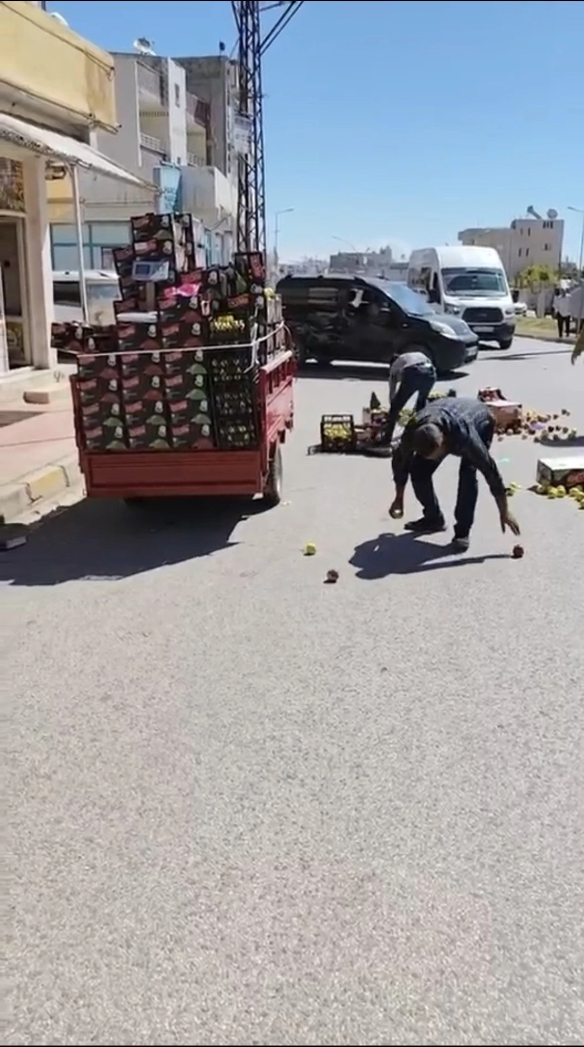 Mardin&rsquo;de otomobil ile motosiklet &ccedil;arpıştı
