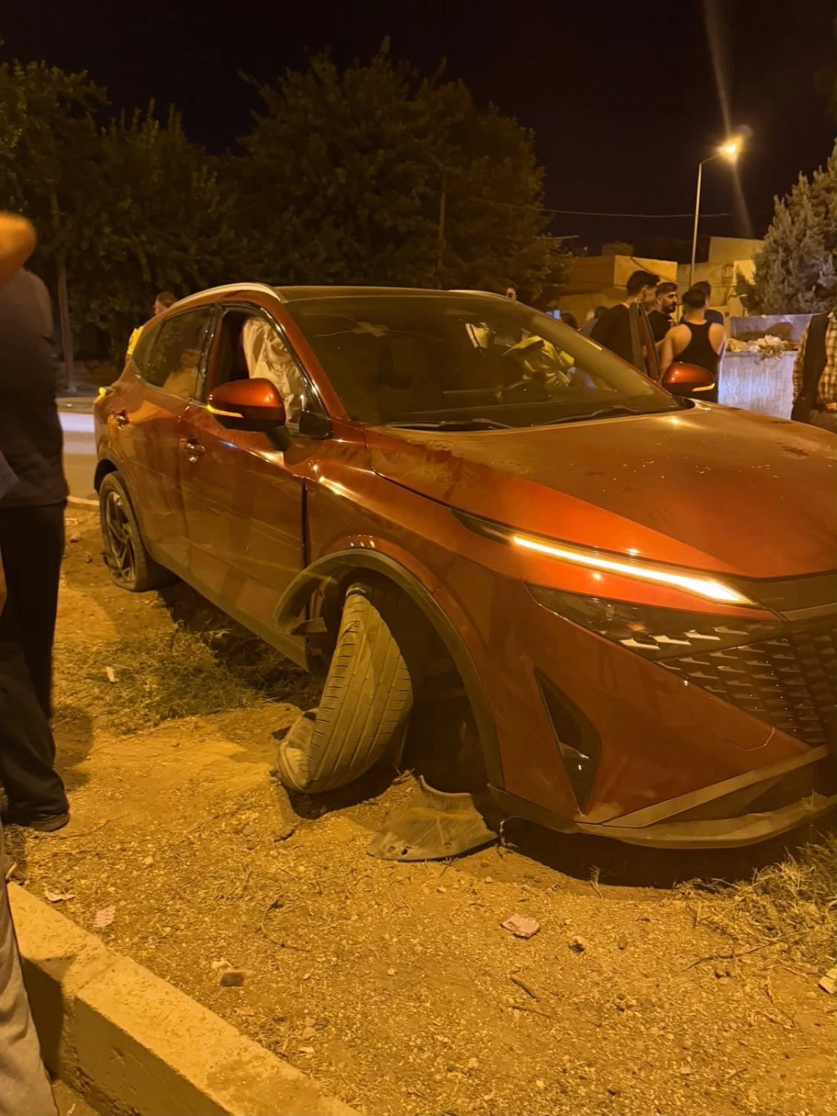 Mardin'de otomobil ref&uuml;je &ccedil;ıktı: 1 yaralı