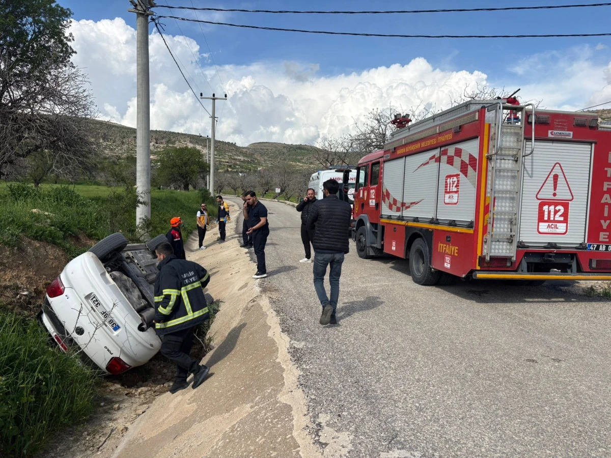 Mardin'de otomobil yol kenarına devrildi: 5 kişi yaralandı