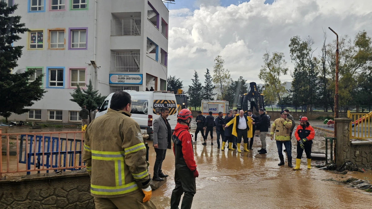 Mardin'de sağanak nedeniyle okulda mahsur kalan 75 &ouml;ğrenci tahliye edildi