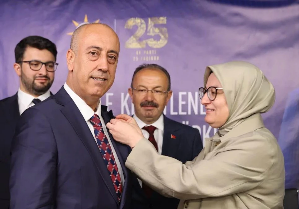 Mardin&rsquo;de siyasi hareketlilik: YRP İl Başkanı Mahmut &Ouml;zer AK Parti&rsquo;ye ge&ccedil;ti