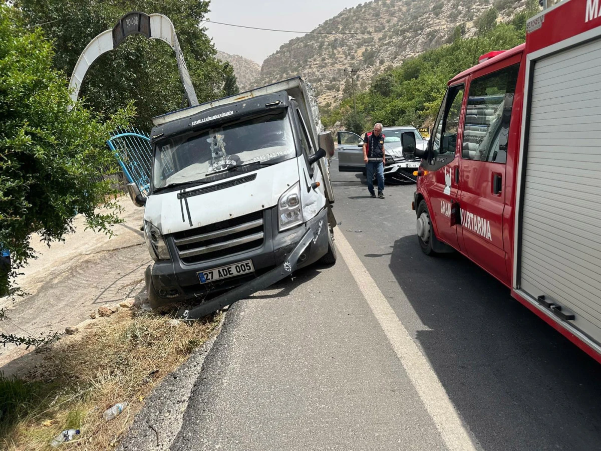 Mardin'de SUV ile kamyonet çarpıştı: 6 yaralı