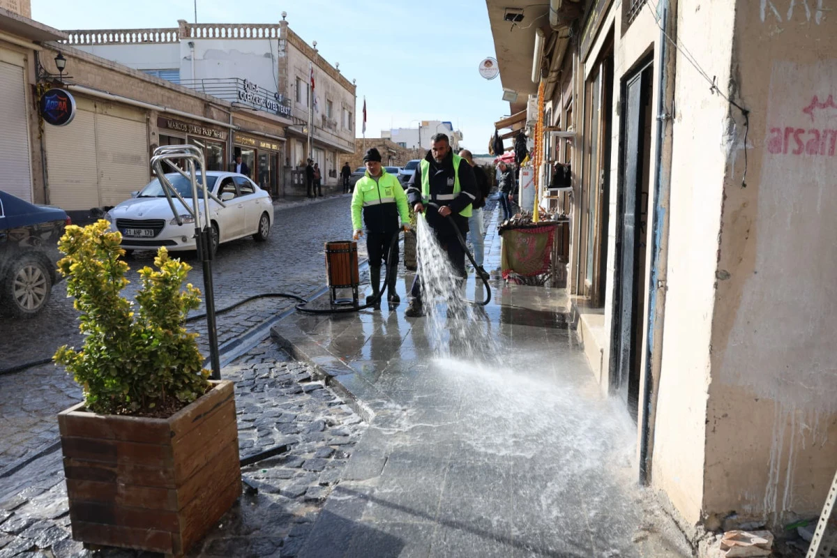 Mardin&rsquo;de Tarihi 1. Cadde&rsquo;de Kar Sonrası Temizlik ve Yenileme &Ccedil;alışması