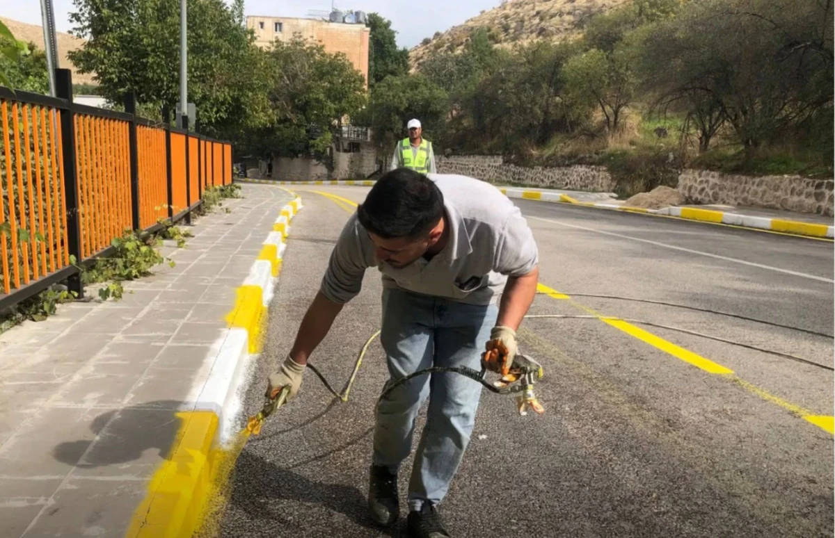 Mardin&rsquo;de Yol &Ccedil;izgi ve Boyama &Ccedil;alışmaları S&uuml;r&uuml;yor