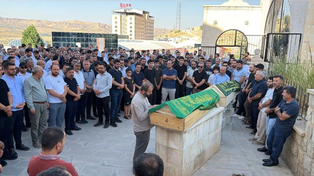 Mardin'deki kazada hayatını kaybeden 2 kişi toprağa verildi