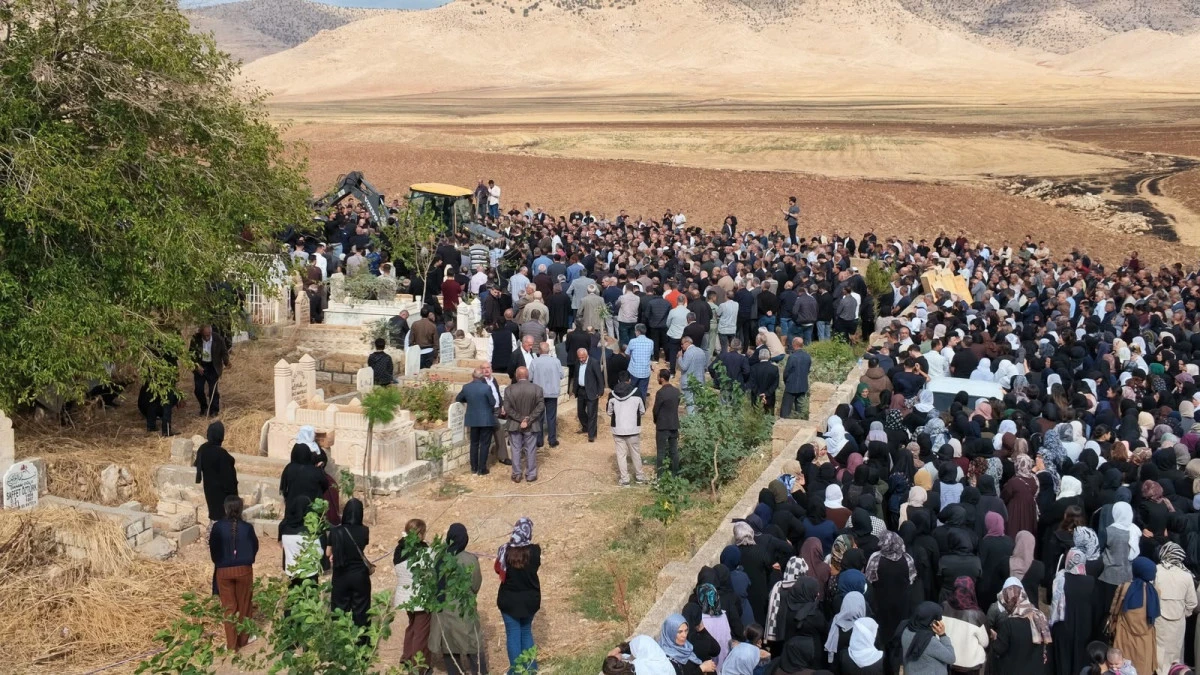 Mardin'deki kazada hayatını kaybeden 6 kişi toprağa verildi
