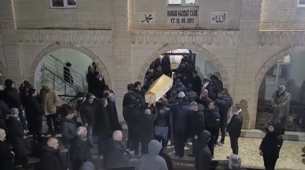 Mardin'deki yangında hayatını kaybeden &ccedil;ift defnedildi