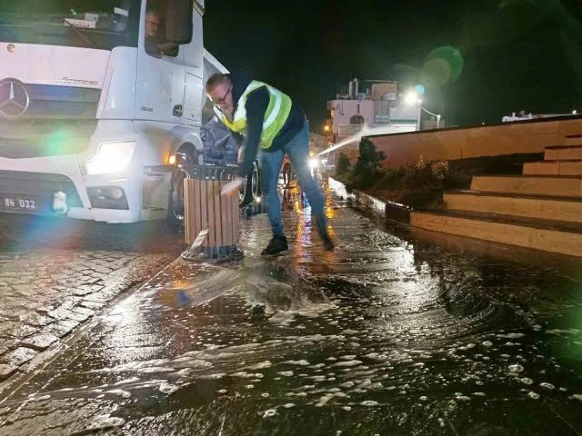 Mardin&rsquo;in Tarihi 1. Caddesi K&ouml;p&uuml;kl&uuml; Suyla Temizlendi