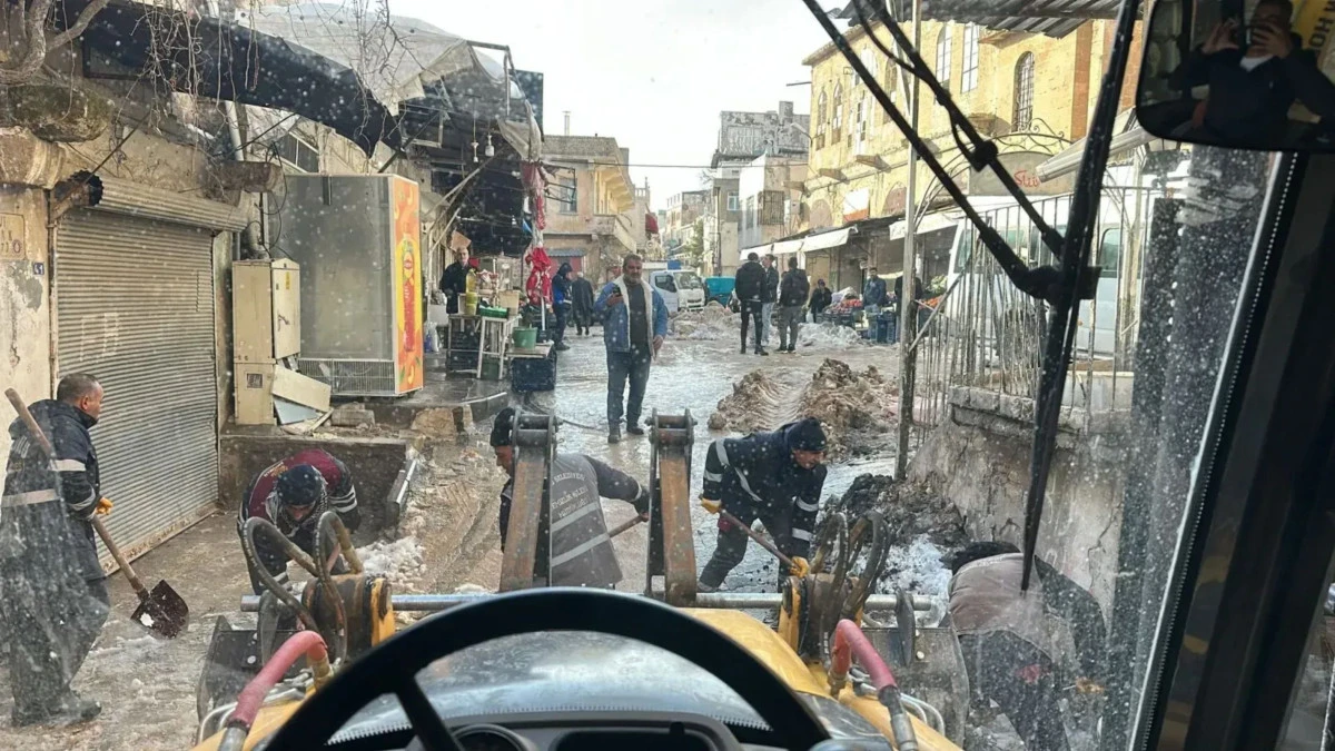 Mardin&rsquo;in Tarihi Sokaklarında Kar Mesaisi