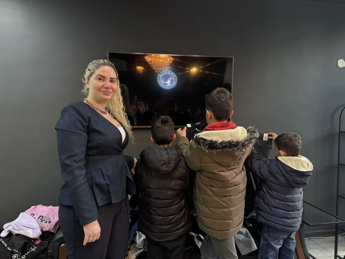 Mardinli hayırsever iş adamlarından ihtiya&ccedil; sahibi &ccedil;ocuklara bayramlık hediye