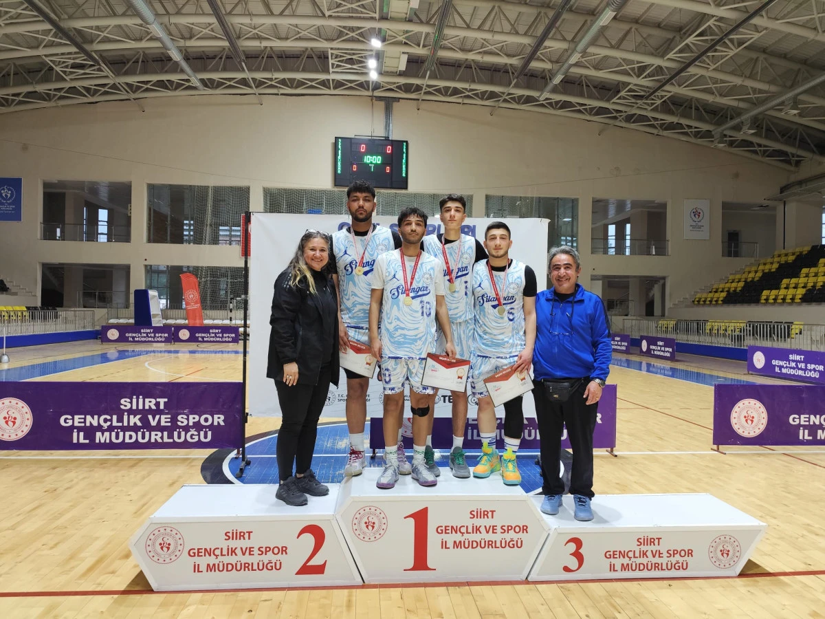 Mardinli &Ouml;ğrenciler Basketbolda Şampiyon oldular