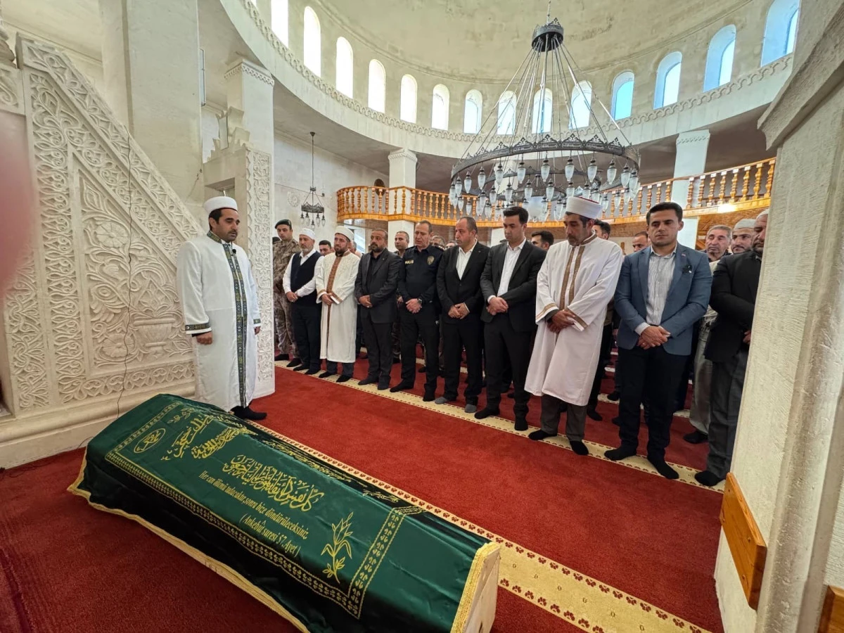 Mardn'de 15 Temmuz şehidinin babası dualarla toprağa verildi