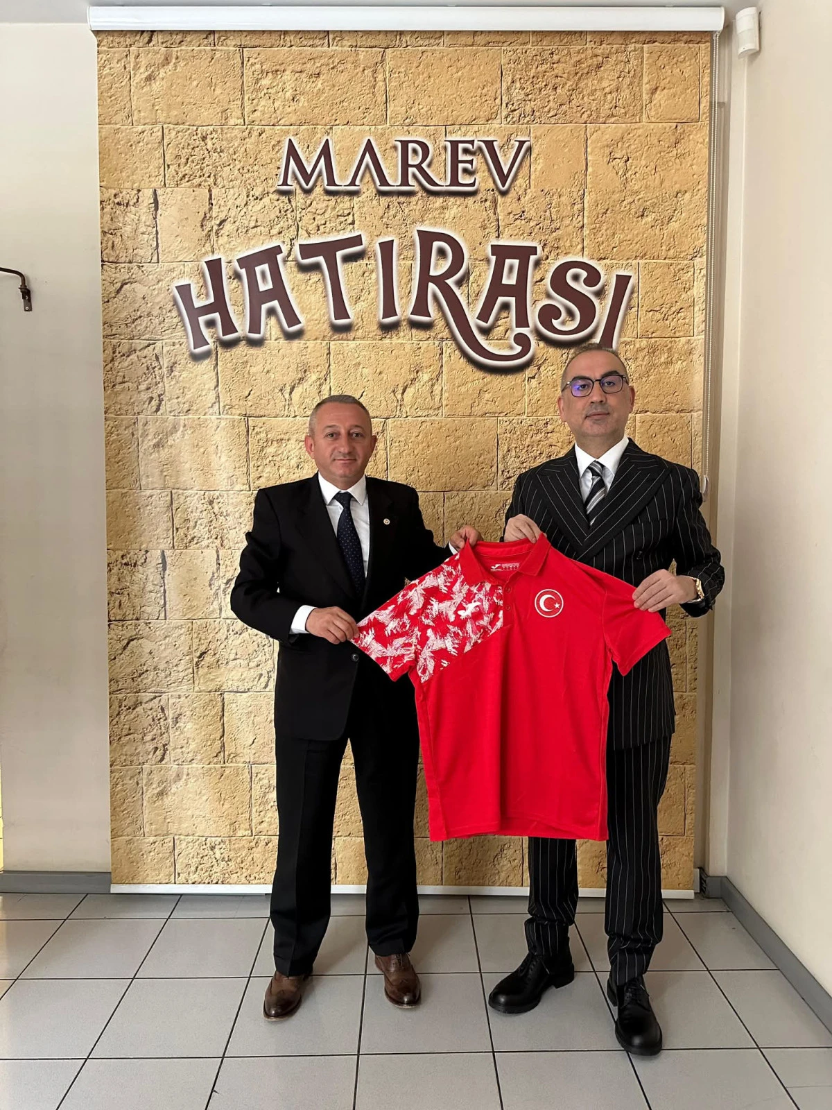 Marev Vakfı Genel Başkanı Sayın Avukat Şevket &Ccedil;elik&rsquo;ten Mardin Atletizm Spor Kul&uuml;b&uuml;ne destek verdi