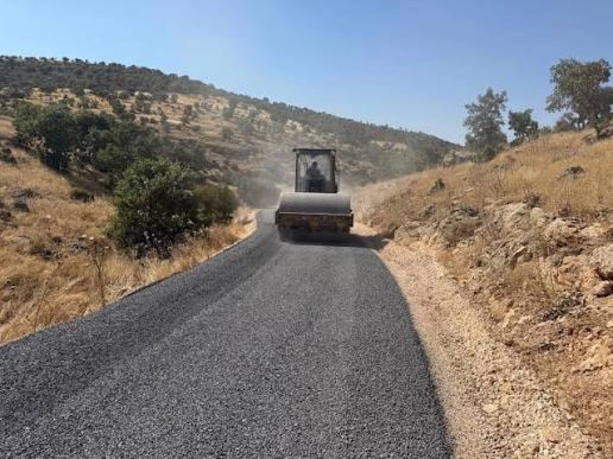 Mazıdağı&rsquo;nda Asfalt ve Yol D&uuml;zenleme &Ccedil;alışmaları S&uuml;r&uuml;yor