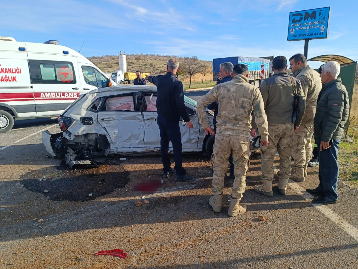 Mazıdağı'nda feci kaza: Genel cerrahi uzmanı ağır yaralandı