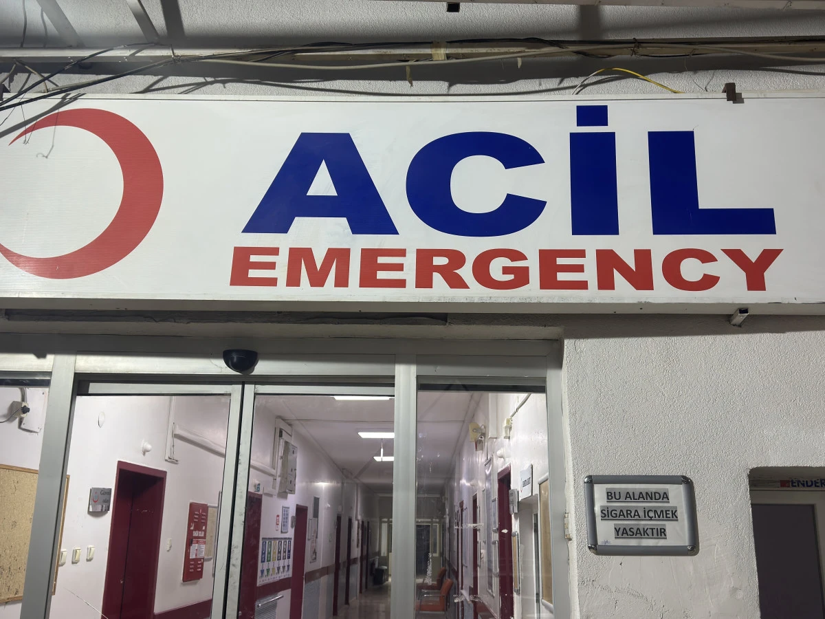 Mazıdağı&rsquo;nda liseliler arasında bı&ccedil;aklı kavga: 2 &ouml;ğrenci yaralandı