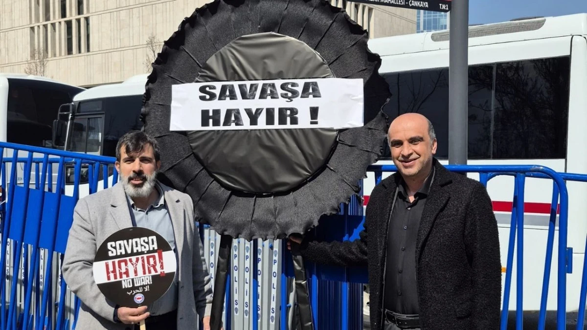 Memur-Sen&rsquo;den Abd B&uuml;y&uuml;kel&ccedil;iliği &Ouml;n&uuml;nde Siyah &Ccedil;elenkli Protesto