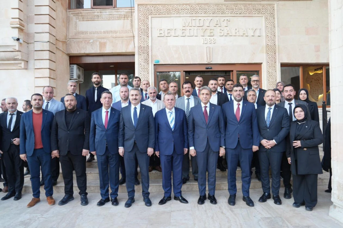 Midyat Belediye Başkanı Veysi Şahin, AK Parti Genel Başkan Yardımcısı Mustafa Demir&rsquo;i Ağırladı