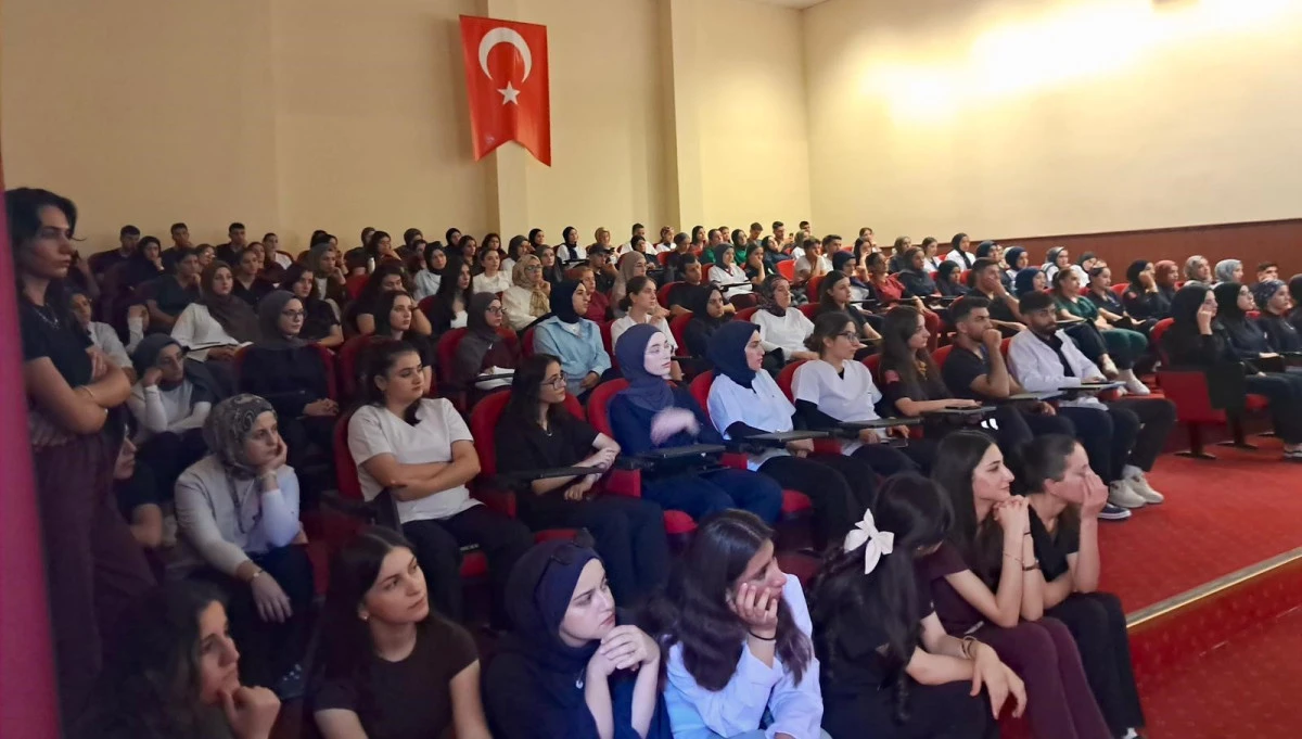 Midyat Devlet Hastanesi'nde 160 stajyer öğrenciye eğitim verildi