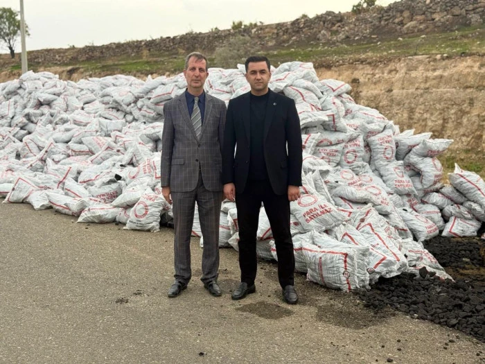 Midyat Kaymakamı Mehmet Kaya, K&ouml;m&uuml;r Dağıtım &Ccedil;alışmalarını Yerinde İnceledi