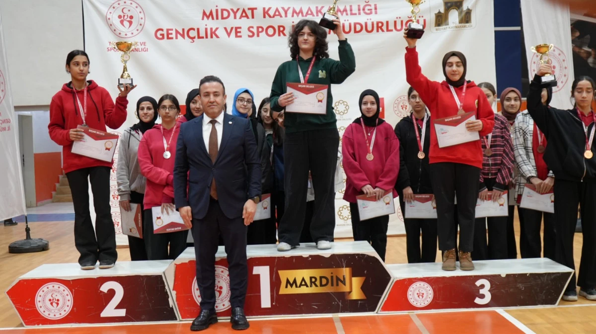 Midyat, okul sporlarında elde edilen başarıları b&uuml;y&uuml;k bir gururla kutladı