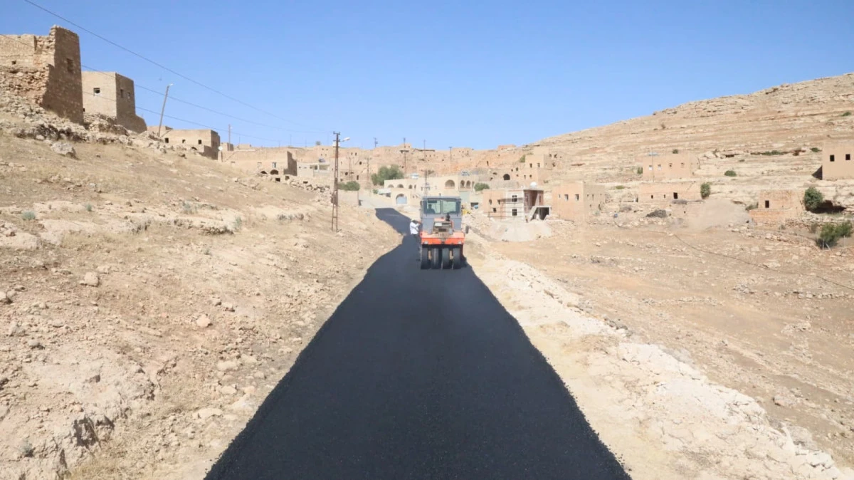 Midyat/Kırsal Mahallelerde Asfalt Çalışmaları
