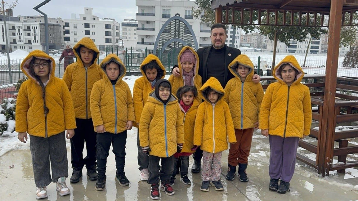 Midyat&rsquo;ta 2 Bin &Ccedil;ocuğa Mont Yardımı