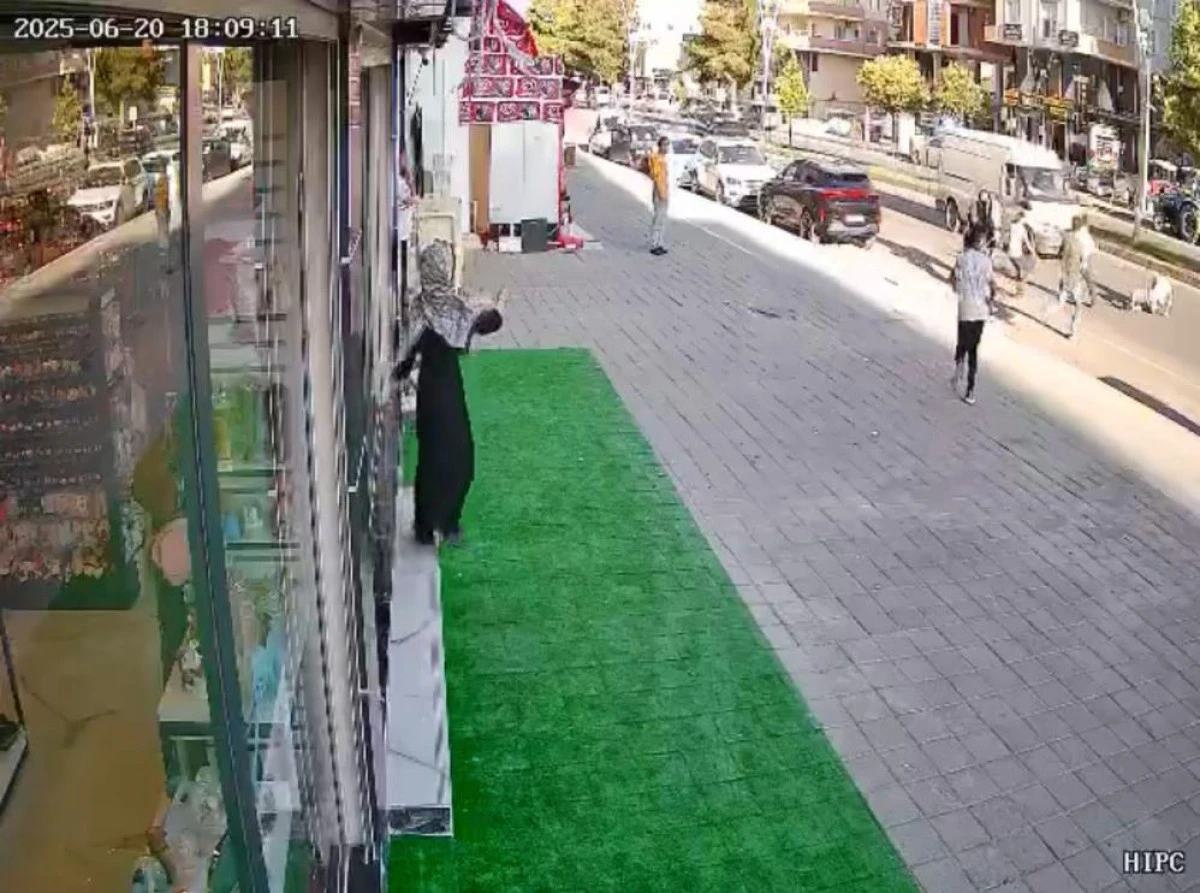 Midyat’ta kavgada yere düşen kişiye minibüs çarptı
