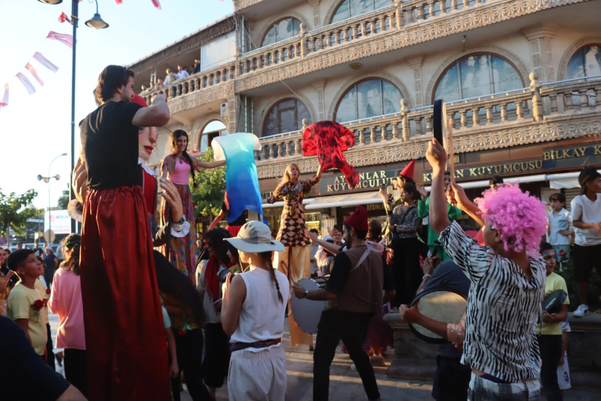 Midyat&rsquo;ta Renkli Festival: U&ccedil;an Halı 8&rsquo;inci Kez Havalandı
