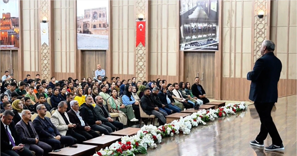 Midyat&rsquo;ta Yapay Zek&acirc; Farkındalık Eğitimi D&uuml;zenlendi