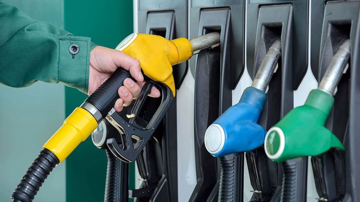 Motorin ve Benzin Arasındaki Fiyat Makası A&ccedil;ılıyor