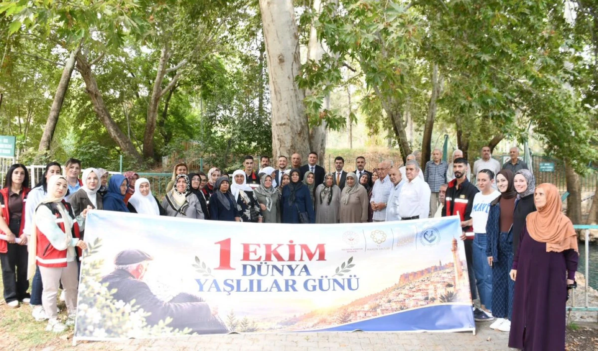 Nusaybin&rsquo;de Ulu &Ccedil;ınarlarla D&uuml;nya Yaşlılar G&uuml;n&uuml; Buluşması