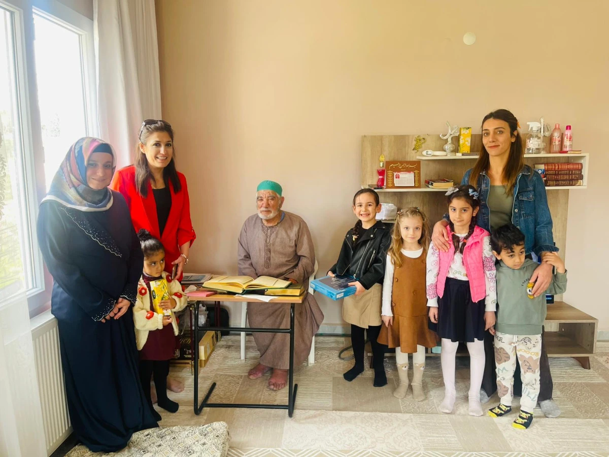 &Ouml;ğrencilerden Emekli &Ouml;ğretmene Vefa Ziyareti