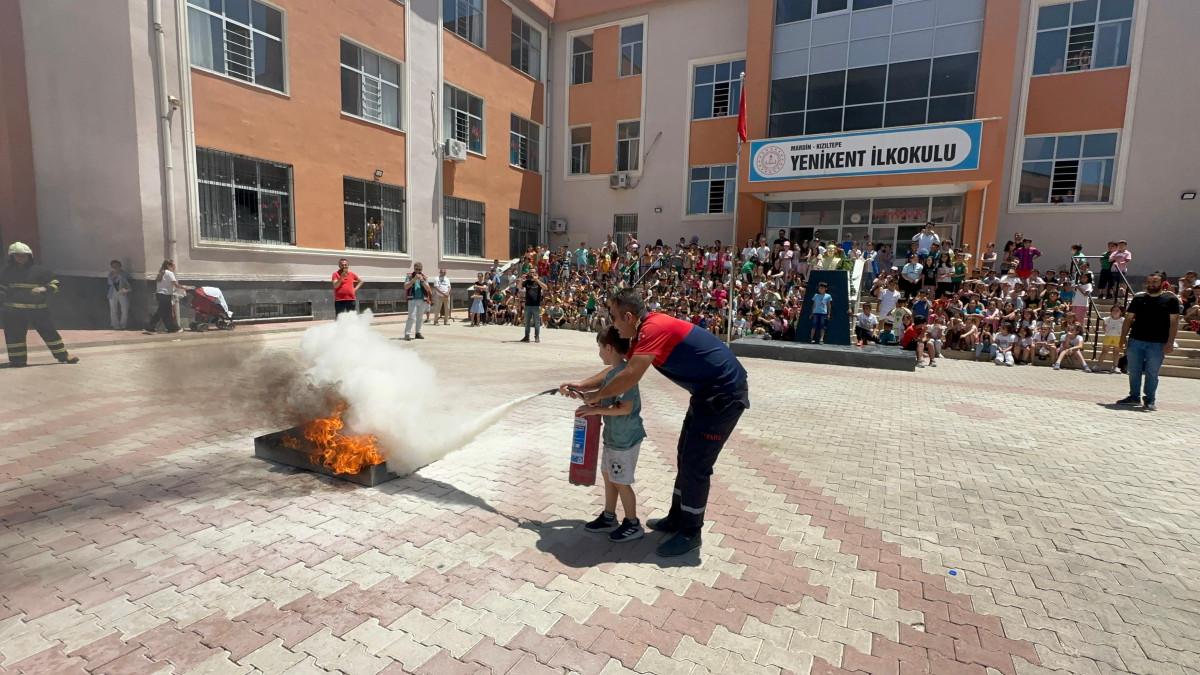Öğretmen ve Öğrencilere Yönelik Yangın Eğitimi