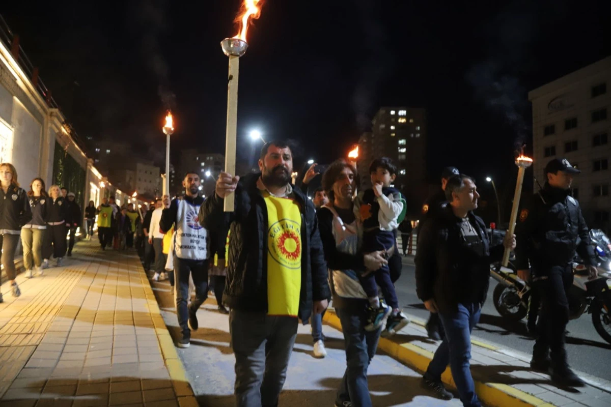 Okul saldırıları Mardin'de Gece Protesto Edildi