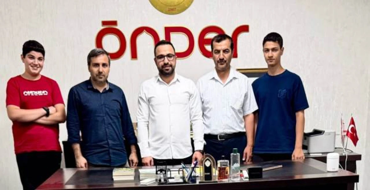 Önder’in Destekleriyle Mardin’den İki Öğrenci Umreye Uğurlanıyor