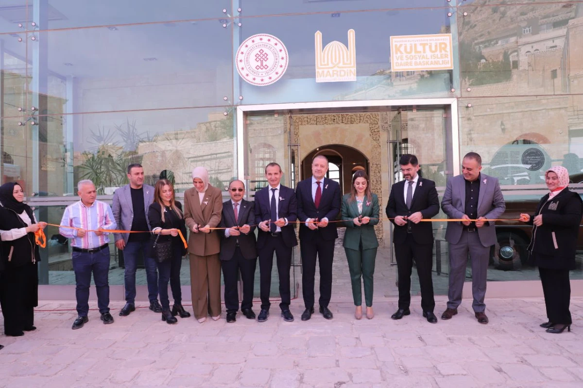 “Pembe Fırça Resim Sergisi” ile Kanserde Erken Tanı Farkındalığına Dikkat Çekildi 